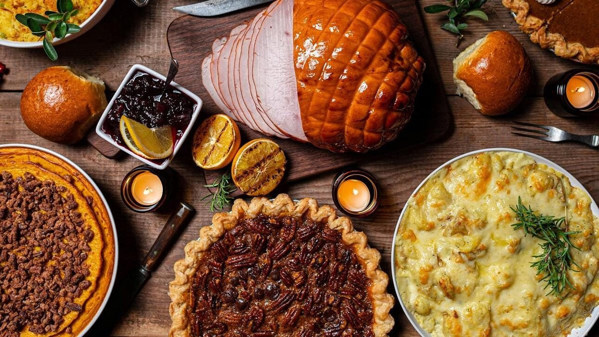 simonejennsmith's tweet image. With thoughts of food on the brain, especially with Christmas just around the corner, I wonder how many of you hungry bellies are able to tell me which picture is real?