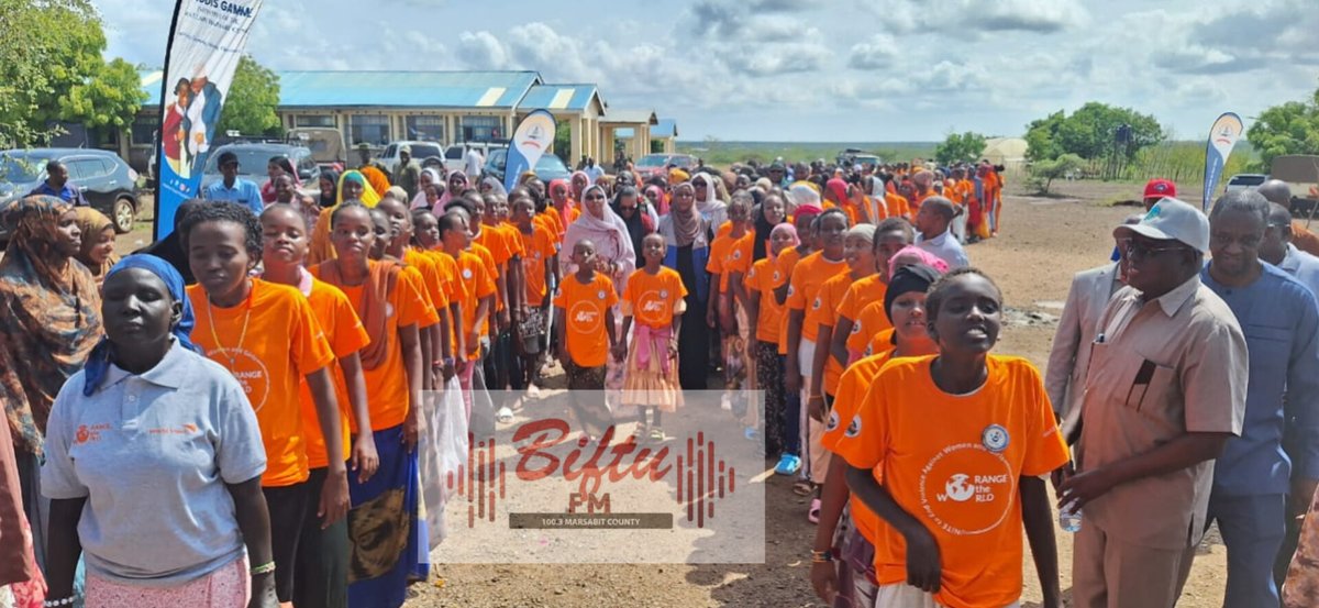 BiftuFm's tweet photo. Mweke wa kwanza wa Marsabit @FirstLadyMbt akiongoza hafla ya kufuzu kwa wasichana 200 eneo bunge la Laisamis katika programu Gaddis Gamme.

Wamepokea mafunzo kuhusu ukeketaji, ndoa za utotoni, afya ya uzazi, haki zao, athari za dawa za kulevya miongoni mwa mengineyo.
@AFGMBoard https://t.co/VjL1lThLhn