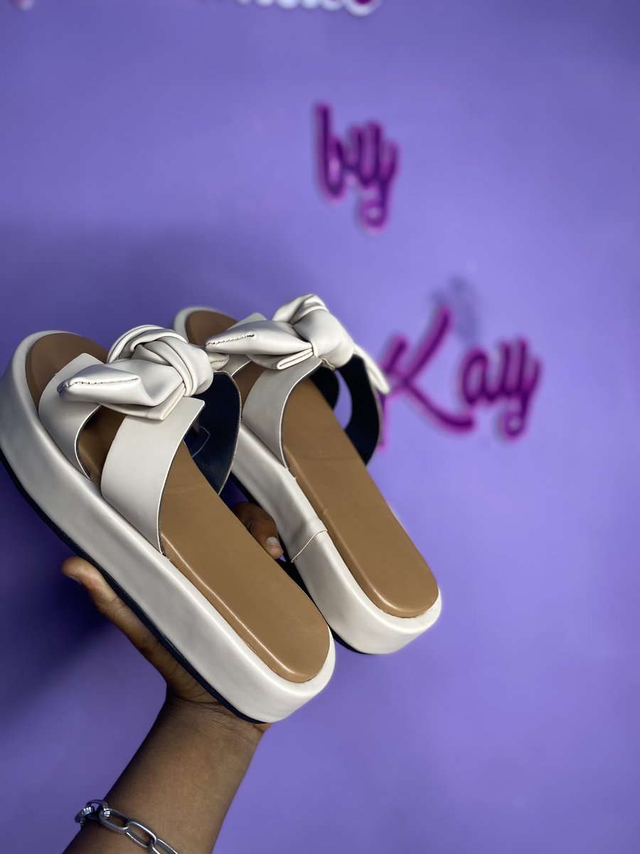 haandmadebykay's tweet photo. A customer ordered this pair as a birthday gift for her friend 😍💕
Both the customer and her friend LOVED it.
Price: 20,000NGN

Send a dm to place your order or click on the link in bio. https://t.co/FE8HLiH9JO