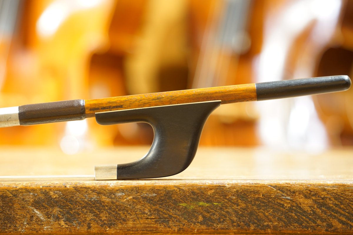 【お勧め品ご紹介‼️】
 以前ご紹介したGerh. Walter Renzのページを公開しました！
↓
 x.gd/dfswX

 重量:約131.5g
 
 新しく更新したページもありますので、ご確認ください🎻
お問合せ→ 03-5357-8907
LINEからのご連絡もお待ちしています！
lin.ee/egCVnJ8
#コントラバス弓