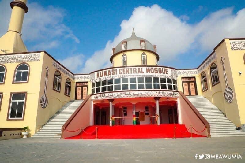 TheKelOwusu's tweet image. The Kumasi Central Mosque 🕌 

Wow!!! 

Reconstructed and fully furnished. I have been to the one in Accra where we shot World Cup and AFCON promos and I am glad this one has also been done in Kumasi. 

More in the other regions 🙏🏾

Commissioned By Dr. Mahamudu Bawumia days ago