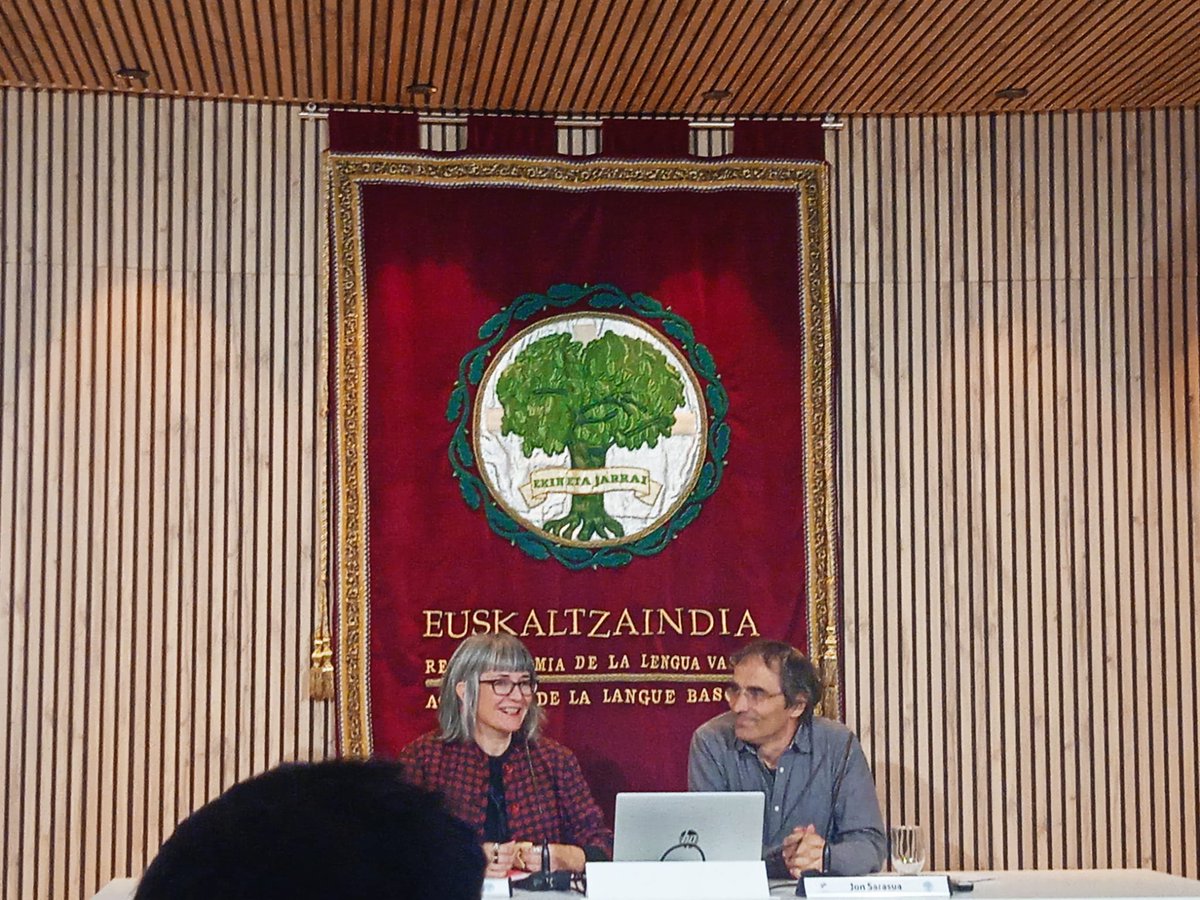 AEK_eus's tweet photo. ▶️#Jagon jardunaldia gaur.
▶️Bertan daude AEKren Praktikatu eta Ahize zerbitzuetako arduradunak, Edorta López eta Txarles Ranero, hurrenez hurren.
@euskaltzaindia_ https://t.co/FDHL8dvvQs