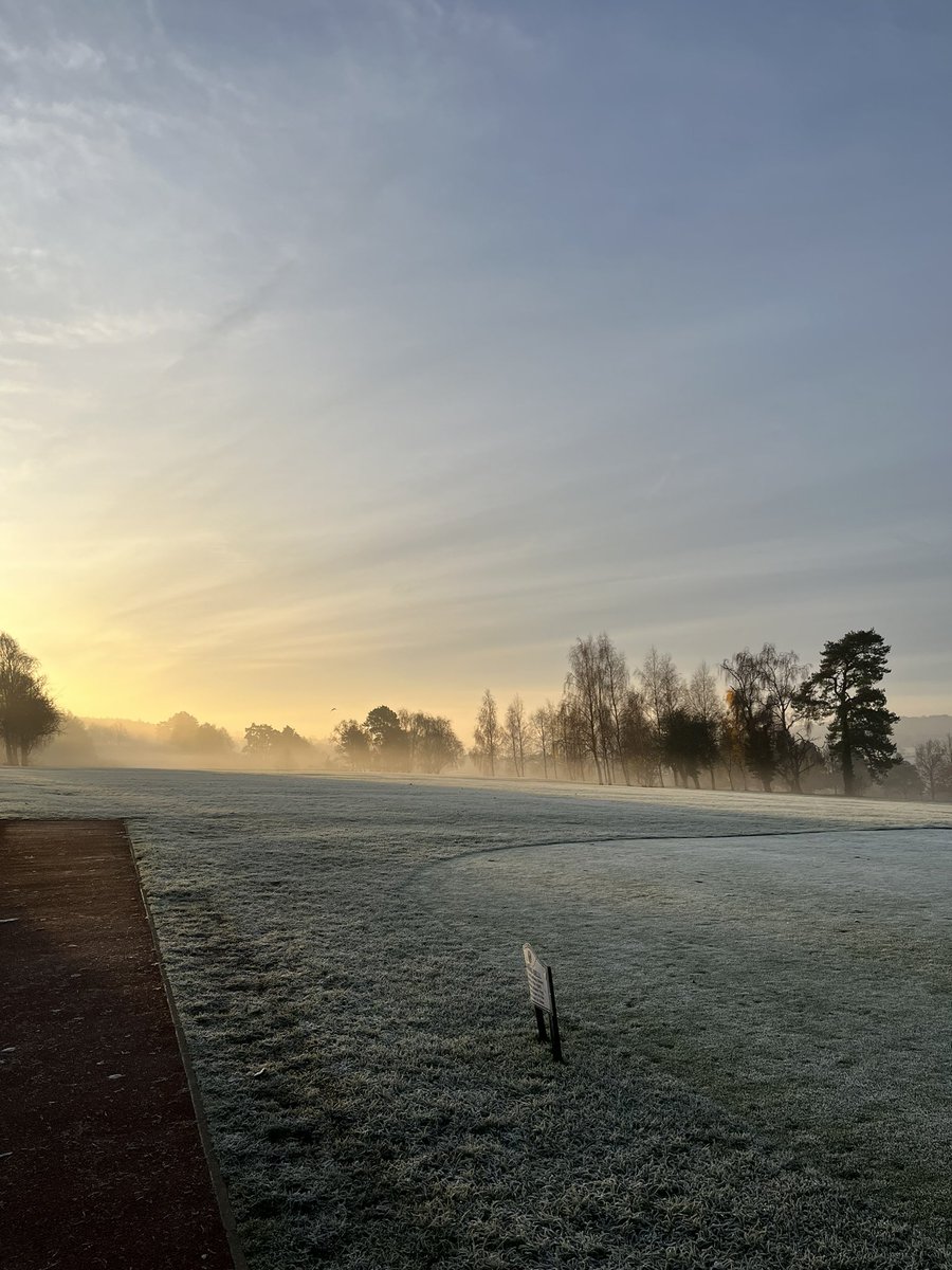 HarewoodGolf's tweet photo. Stunning Thursday morning views at Harewood Downs Golf Club! https://t.co/tOnIVNjnLw
