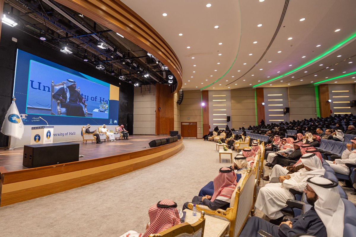 Mo7md_686's tweet photo. سعدتُ يوم أمس بإدارة لقاء ضمان امتثال خريجي جامعة #حائل للوائح والأنظمة في سوق العمل" ضمن مبادرة #سوق_عمل_واع التي أطلقها فرع وزارة الموارد البشرية والتنمية الاجتماعية بمنطقة حائل . https://t.co/ncwJqksnLX