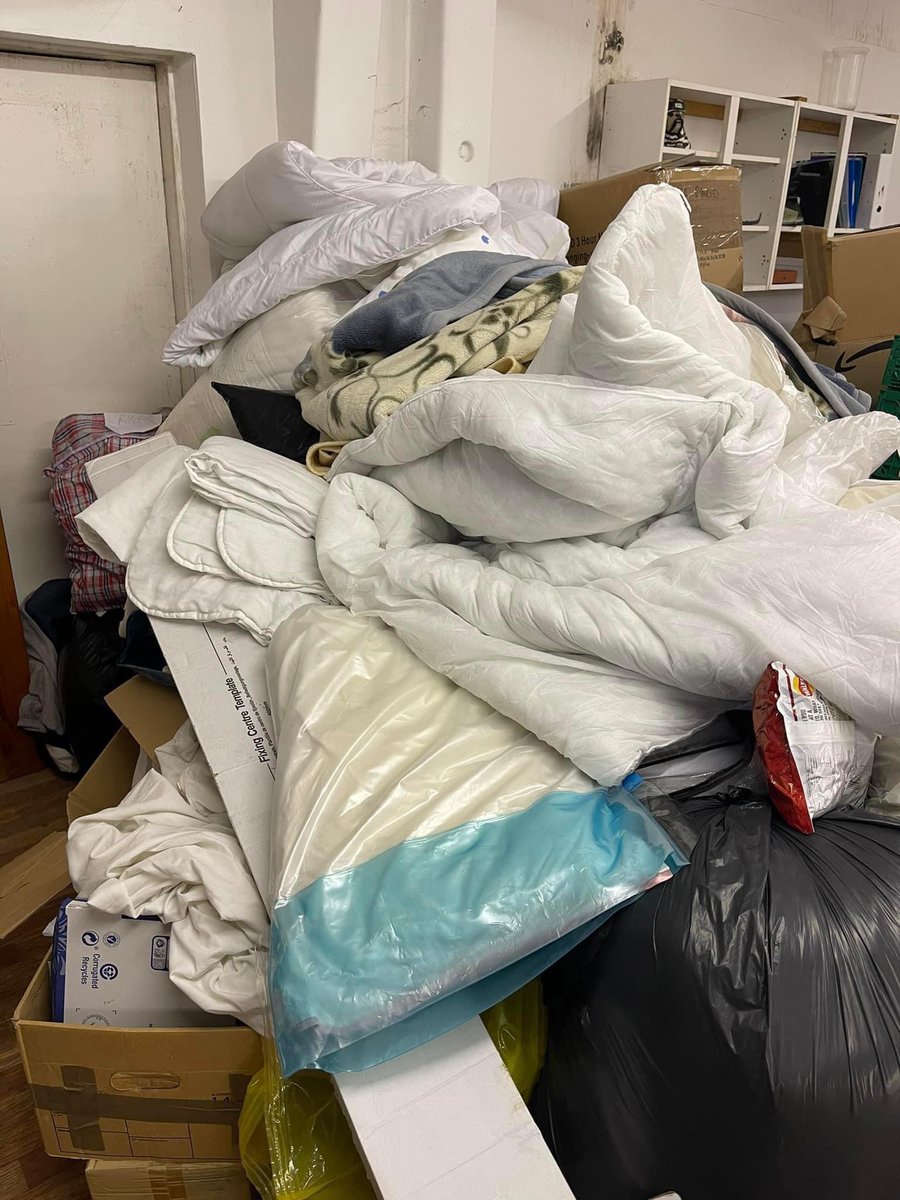 thestreetangel2's tweet photo. Weather is rapidly getting colder , the Foodbank at 43 skinner street Gillingham Me71lg 
Has lots of quilts blankets and pillow to give out free to those in need
Come along just ask any of the volunteers 
Monday 8 til 11
Tuesday 8 til 11
Wednesday the soup kitchen 3 til 5 https://t.co/5TK6llb2kZ