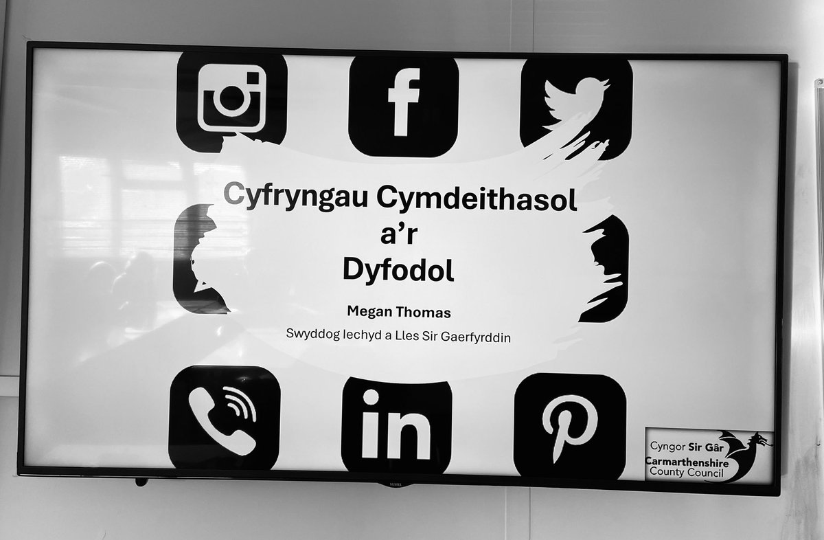 Diolchiadau eto i Megan o adran Iechyd a Lles y Sir am gyflwyniad pwerus i ddisgyblion bl.9 wrth iddynt paratoi ar gyfer y dyfodol | Thank you to Megan from the county Health and Well-being team for an informative  presentation to year 9 pupils about their future.