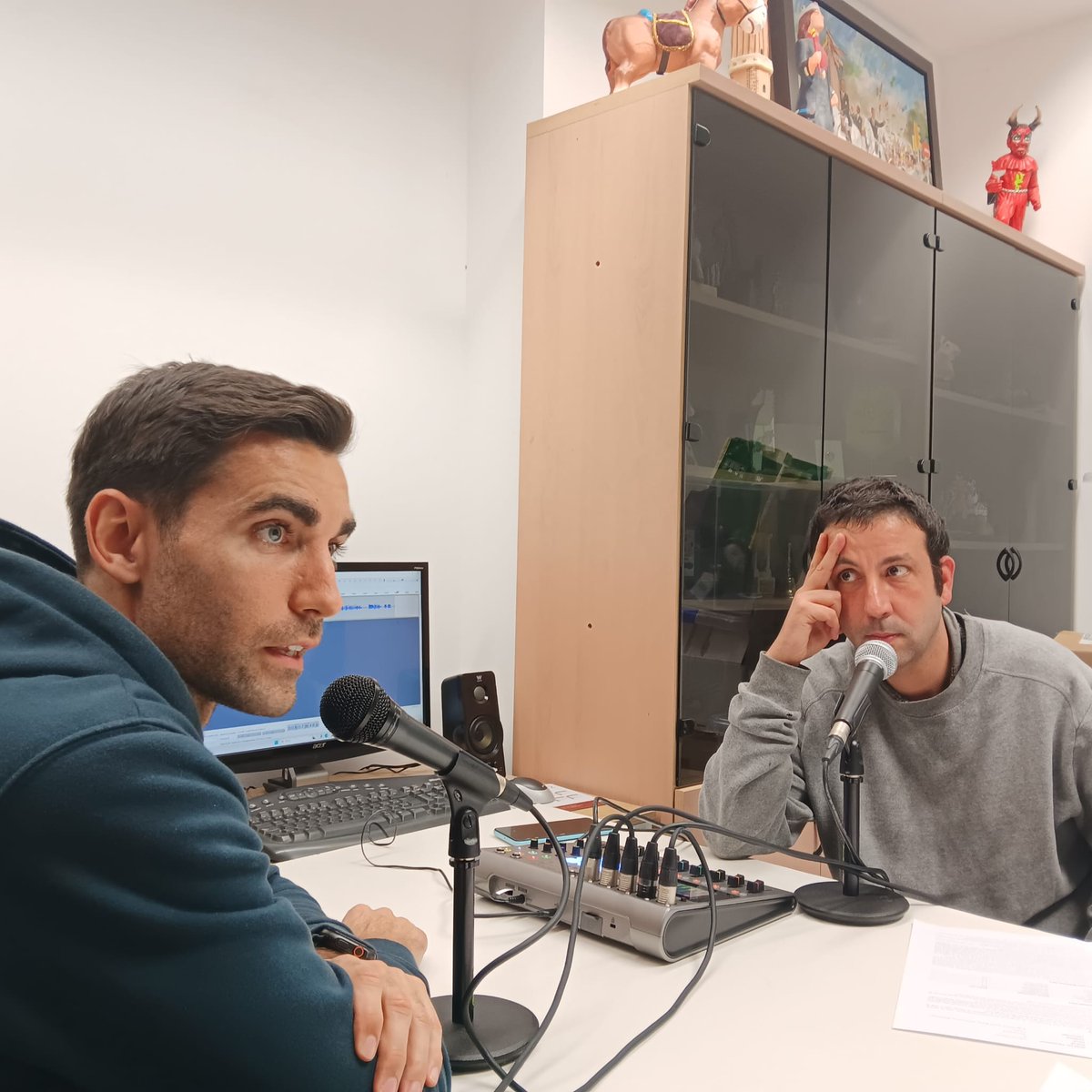 107Toc's tweet photo. 😍Aquesta setmana ens visita al Toc, una de les noves incorporacions del @CEEuropa aquesta temporada al masculí, @johnneeskens

💪A banda la secció del @GHRamonVerges , tertúlia, resultats...
#CEEuropa #FutbolCat #VilaDeGràcia #2RFEF3
🔊:
https://t.co/WwUOwCjwaZ https://t.co/3mZcRszsP2