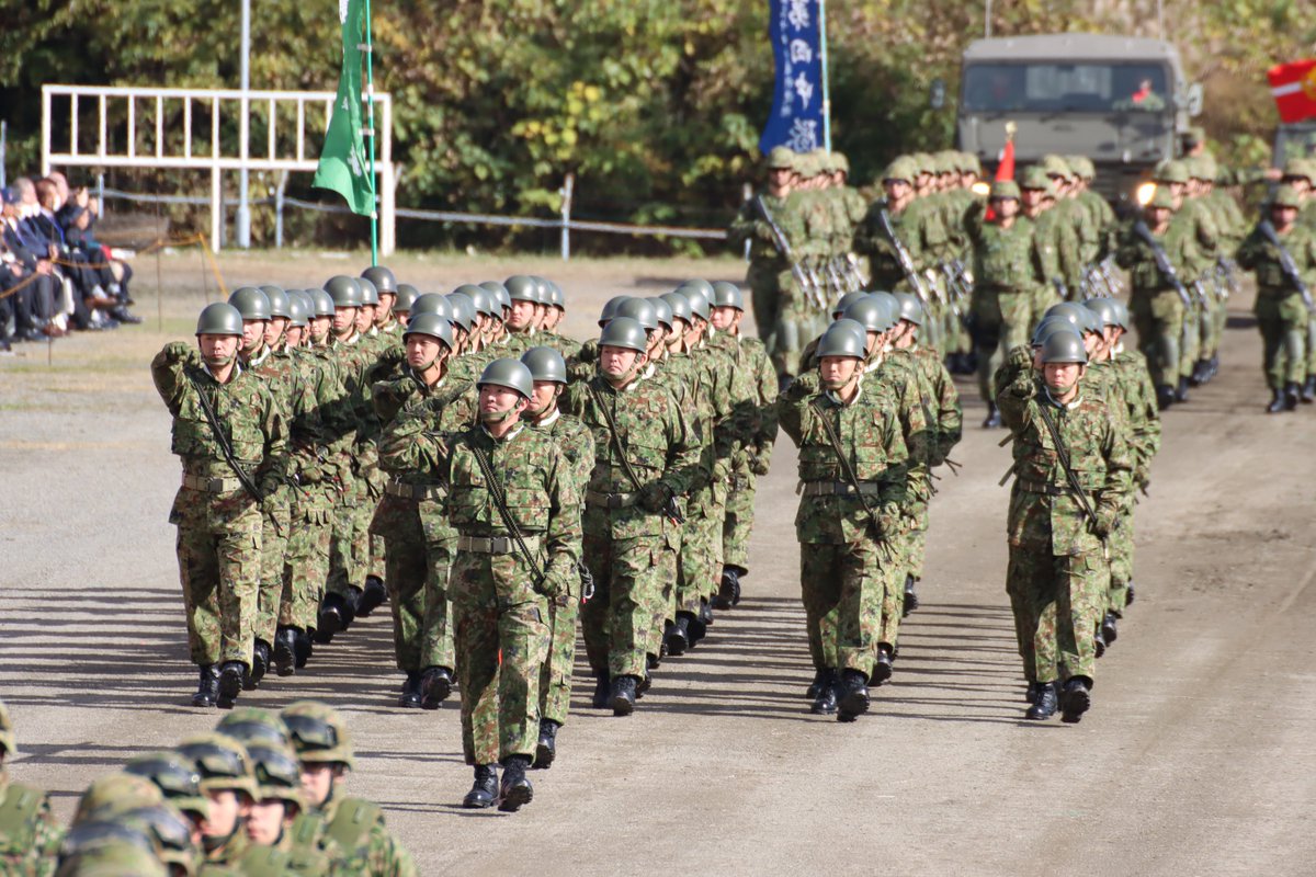 駐屯地創立62周年記念行事・特集 ③ 】 写真は #観閲行進 する #第