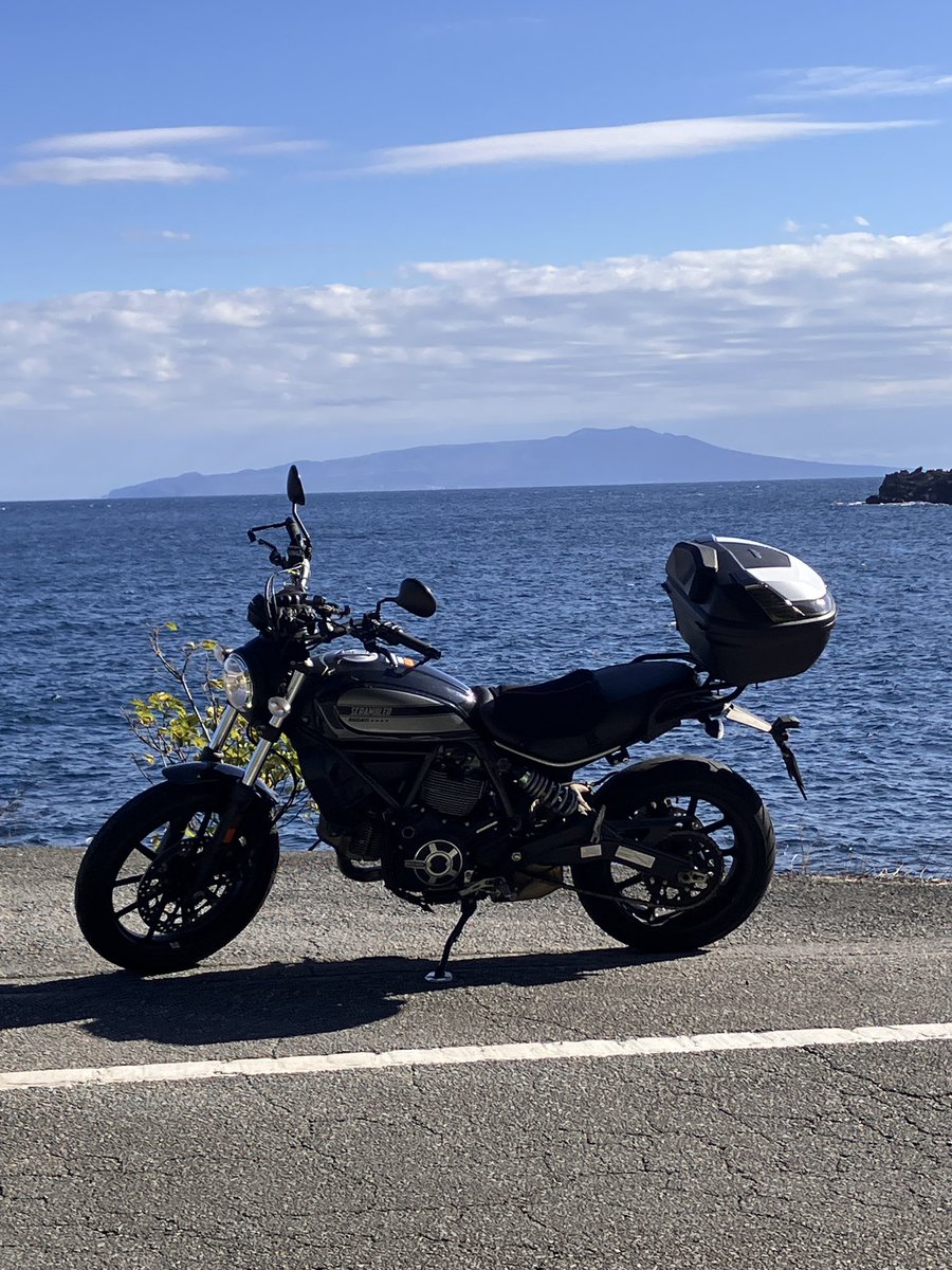 GunjiAmane's tweet photo. お腹すかせて、走った帰り、ポルケッタ（サンドイッチ）を食べてきました！

#DUCATI #Scrambler #Sixty2 #ドゥカティスクランブラー
#イルゴルフォ
#ポルケッタ

https://t.co/z31IjyJcd5 https://t.co/Y77COKabYw