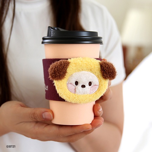 SsolcommerceO's tweet photo. BT21 minini CUP SLEEVE released!💜

Healing Time at a cafe with BT21 friends ☕

It can be used in various cups because the width can be adjusted!

✔ Global
📍 https://t.co/iGh8XnVwbw
👉 Click the link in our bio!
✨ Use 'S4CTXZ1XCZFF' for 10% off ✨

---

BT21 미니니 컵 홀더 출시!💜

BT21 minini 친구들과 카페에서 함께 힐링타임을~ ☕

너비 조절이 가능해서 다양한 컵사이즈에 사용할 수 있어요!

2024년 11월 28일 부터 💜프로필 링크에서 구매가능
https://t.co/9BlxbFYRqu

---

BT21ミニニカップホルダー発売！💜

BT21 mininiの友達とカフェで一緒にヒーリングタイムを~ ☕

幅の調整が可能なので様々なカップサイズに使えます！

2024年11月28日から 💜プロフィールリンクより購入可能
https://t.co/CUnWCC7WyR

#UNIVERSTAR #BT21 #BT21minini #KOYA #RJ #SHOOKY #MANG #CHIMMY #TATA #COOKY #VAN #우주스타 #UNISTARS #컵홀더 #BT21컵홀더