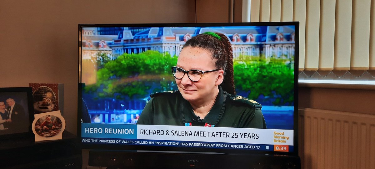 My cousin Salena was on <a href="/GMB/">Good Morning Britain</a> this morning!!! So extremely proud and lovely for her to represent #burystedmunds <a href="/EastEnglandAmb/">EEAST Ambulance Service</a> <a href="/WestSuffolkNHS/">West Suffolk NHS FT 🏳️‍🌈</a>. She's an amazing paramedic and great at her job! She's a real #NHShero 💚💛
#suffolk #NHS #itv <a href="/ITV/">ITV</a>