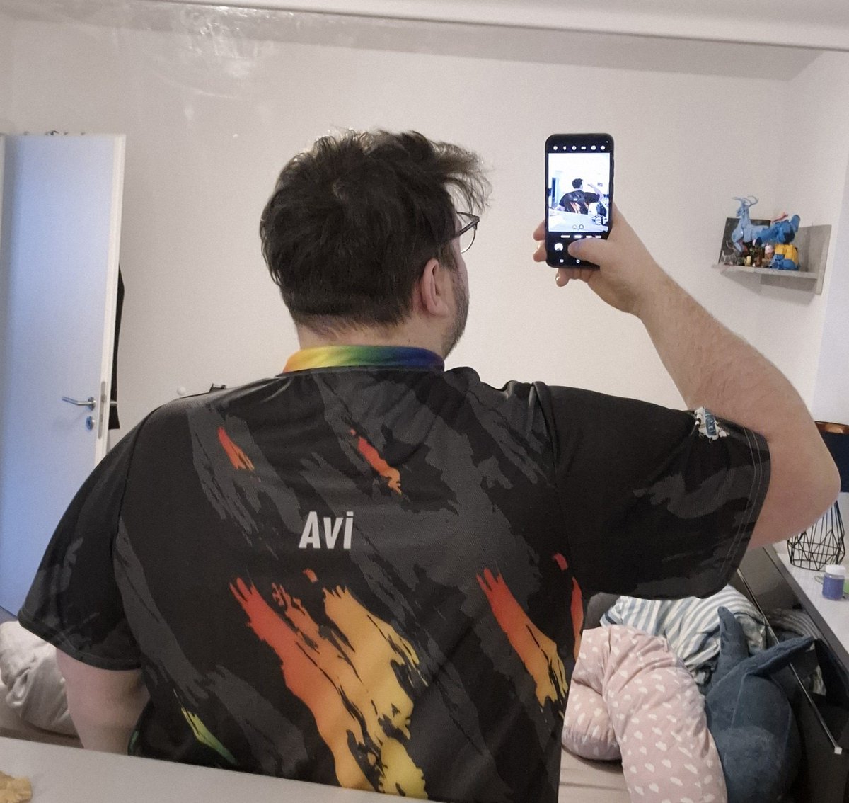 Avi tweet media