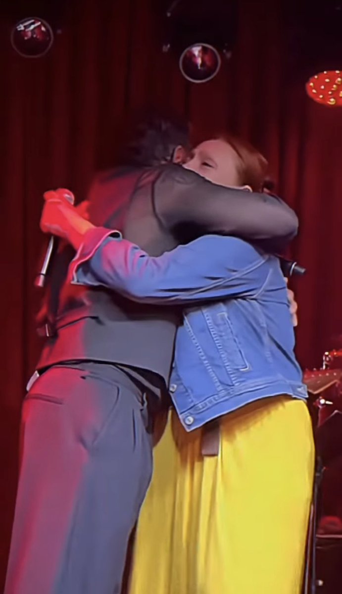 biryarimezgi's tweet image. Beraber Sezen Aksu söylemeleri, Gülçin'in ikisine de olan hayranlığı, ağlayacağım 😍🥺🫠 #emrealtuğ #gülçinsantırcıoğlu #ifor 
Emre🫂Gülçin