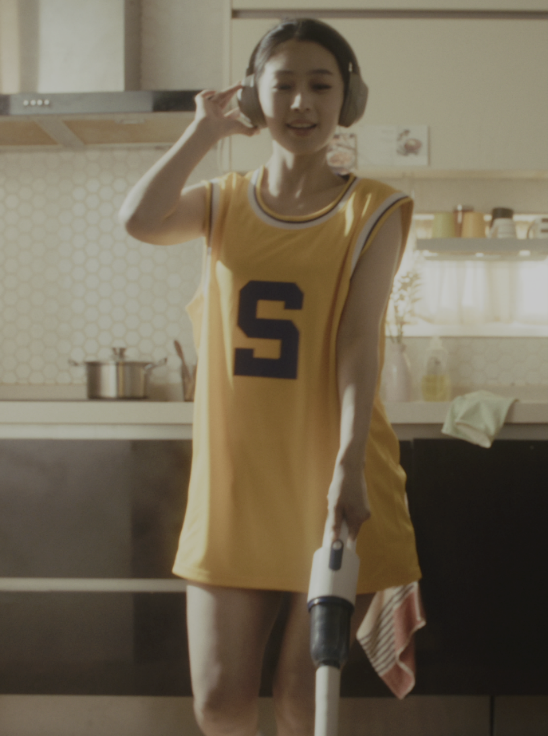🎬<오늘부터 1일> 캐릭터 소개

경찰공무원을 꿈꾸는 클럽 죽순이 ‘지은’💃🏻

미모면 미모, 말빨이면 말빨. 어딜 가나 사람의 이목을 집중시키는 매력 부자.👧🏻
누구든 꼬시고 보는 기질 때문에 사고란 사고는 다 치고 다니지만 의리 하나 만큼은 갑 오브 갑!

#연이안 #오늘부터1일 #영화 #로맨스스릴러