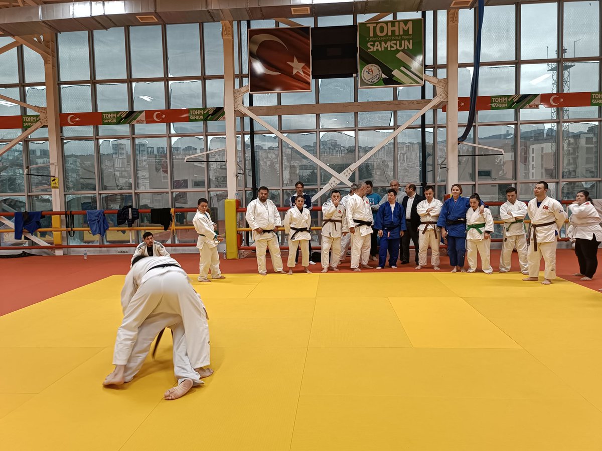 GSB_Samsun's tweet photo. İl Müdürümüz Feyzullah Dereci, İlimizde 26 Kasım-01 Aralık 2024 tarihleri arasında devam eden Özel Sporcular Judo Milli Takım Kampını ziyaret etti. 👇 https://t.co/gGs2kghr72