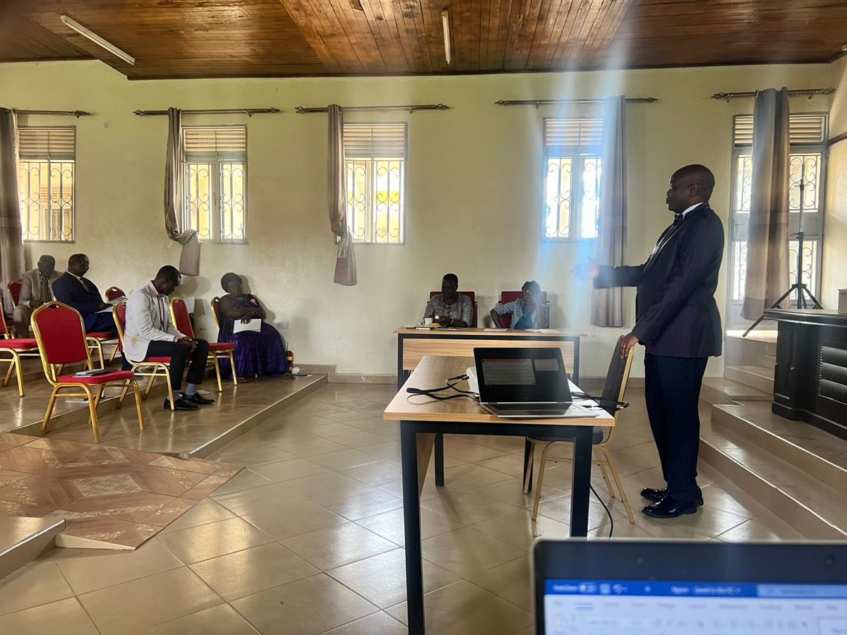 NanyonjoWinnie2's tweet image. The Chief Administrative Officer of Ngora District delivering opening remarks during the local government consultations on #NDPIV.  

#LGonNDPIV #PlanningForDevelopment
