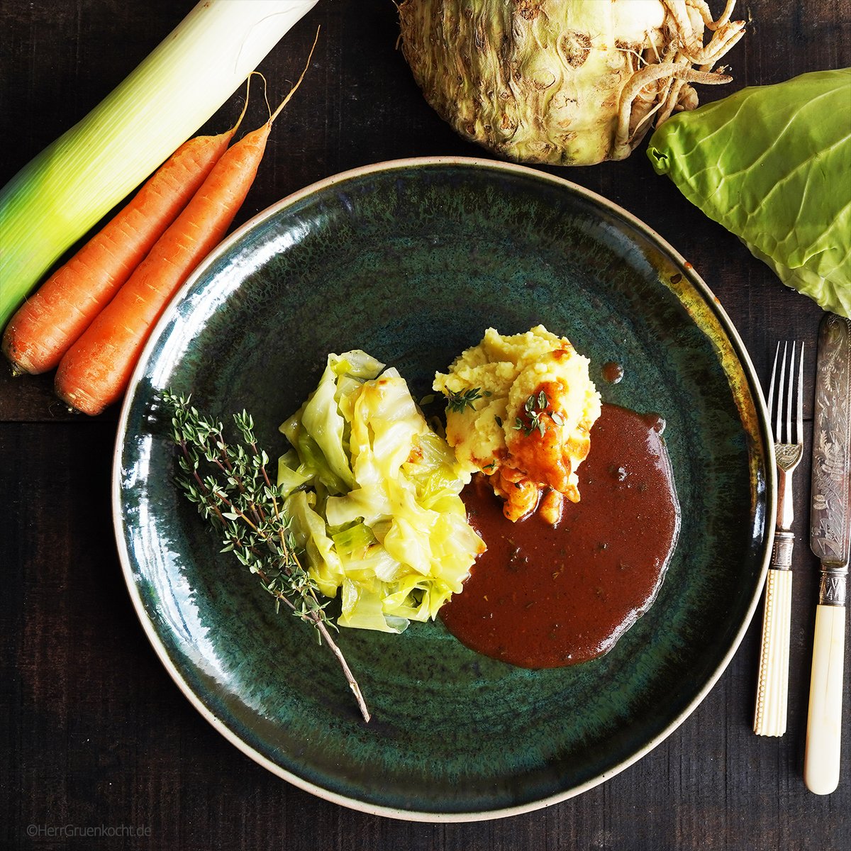 HerrGruenkocht's tweet photo. Kartoffelpüree mit gedünstetem Spitzkohl und Rotweinjus
https://t.co/G4JNTILsF9
#Kartoffelpüree #Rotweinjus #Spitzkohl #HerrGruenkocht #Sonntagsessen #vegetarisch https://t.co/iG8BnKjKGj