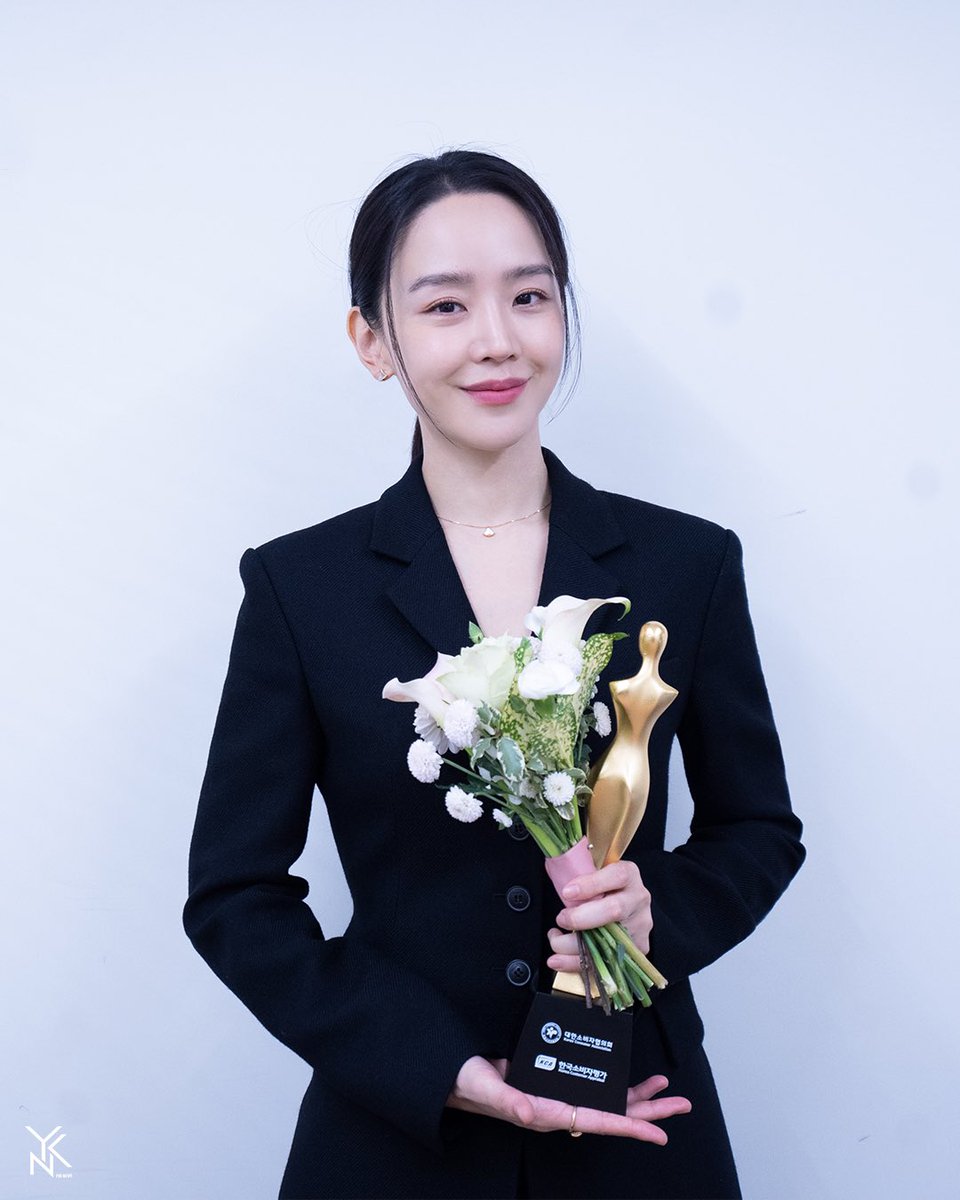[🏆] #신혜선 #소비자의날시상식

신혜선 배우가 [소비자의 날 시상식]에서
드라마 <웰컴투 삼달리>를 통해 🎉’2024 시청자가 뽑은 올해의 배우’ 상🎉을 수상하였습니다🥇
수상을 축하합니다! 

#ShinHaeSun