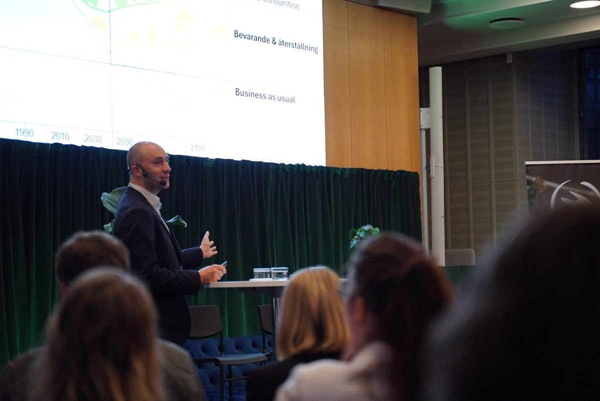 SchmiederNina's tweet image. ” Här ser vi de länder som lämnat in sina handlingsplaner om biologisk mångfald. Vi ser att Sverige inte gjort det, ett land som har kapacitet att göra det. ” Alexandre Antonelli, professor i #biomf talar under seminariet om naturpolitiska ramverket. @WWFSverige @naturskyddsf