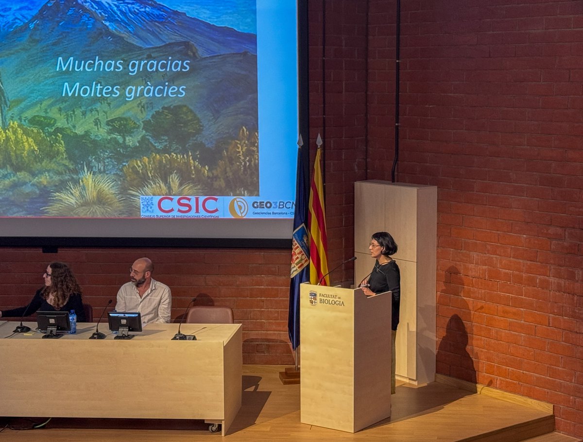 GEO3BCN_CSIC's tweet photo. ¡Enhorabuena, doctora! 🎓
Erandi Rodríguez Pérez defendió con éxito su tesis doctoral sobre los cambios espacio-temporales en comunidades vegetales de montaña del Eje Volcánico Transmexicano en los últimos 17.000 años.

¡Te deseamos lo mejor en esta nueva etapa! 👏 https://t.co/dIkHqL01M2