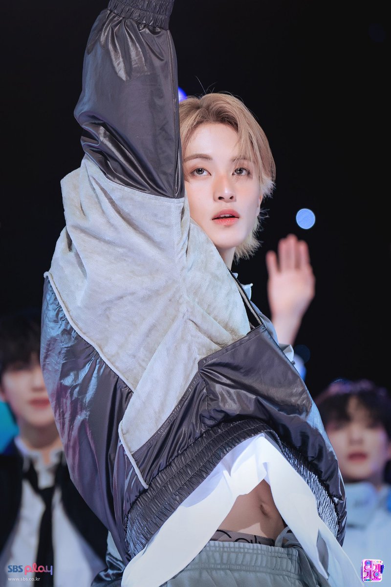 LOOKSMKL's tweet photo. mark lee📸 https://t.co/dAz5C59n5H