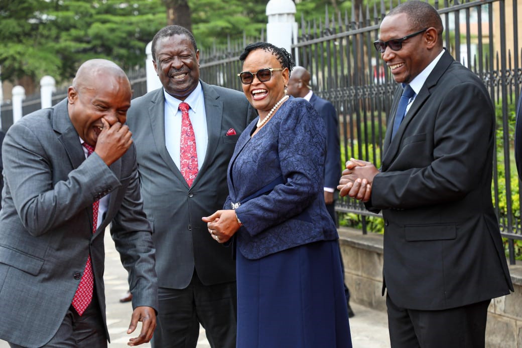kenyantabloid's tweet photo. How Kenya’s judiciary is shaping Ruto’s leadership journey https://t.co/i5qKgVaW1B via @kenyantabloid https://t.co/Hhzj8lyMbq