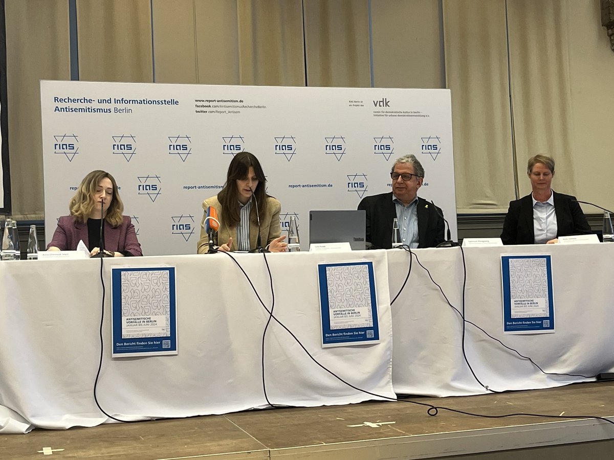 Die Zahl antisemitischer Vorfälle in der Hauptstadt hat laut der Recherche- und Informationsstelle #Antisemitismus (RIAS) #Berlin ein „neues Ausmaß“ erreicht. 

Für das 1. Halbjahr 2024 wurden 1383 Vorfälle erfasst. Das seien mehr „als jemals zuvor in einem gesamten Jahr“.