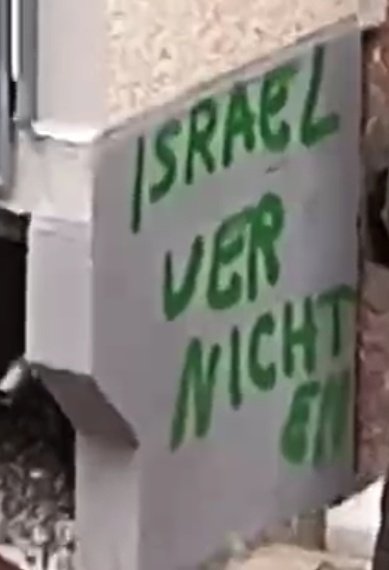 "Zios töten", "#Israel vernichten"

In #Leipzig rufen antisemitische K-Gruppen um #Handala &amp; die Plattform Students for #Palestine offen zu Mord &amp; Vernichtung auf.
Ziele: Der #Antifa-Stadtteilladen Atari, das linke Café #Bämme.

Hintergrund ist Aufruf zur "Globalen Eskalation".