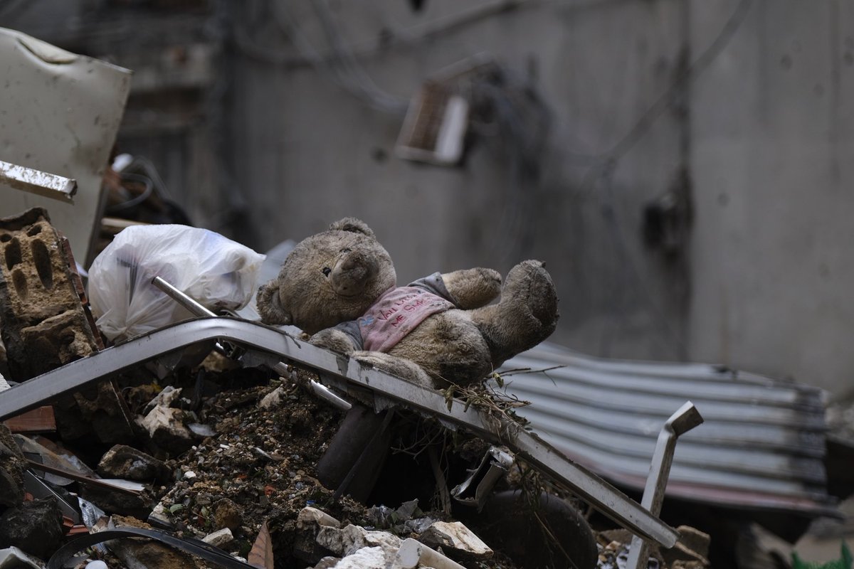 27 Nov 24 - #Ceasefire.

#israel has:

- killed 3,768 people;
- wounded 15,699;
- bombed more than 99,000 housing units;
- wiped out 37 southern border villages;
- displaced over 886,000;
- launched at least 27 attacks without warning on displaced residents in deemed safe areas.