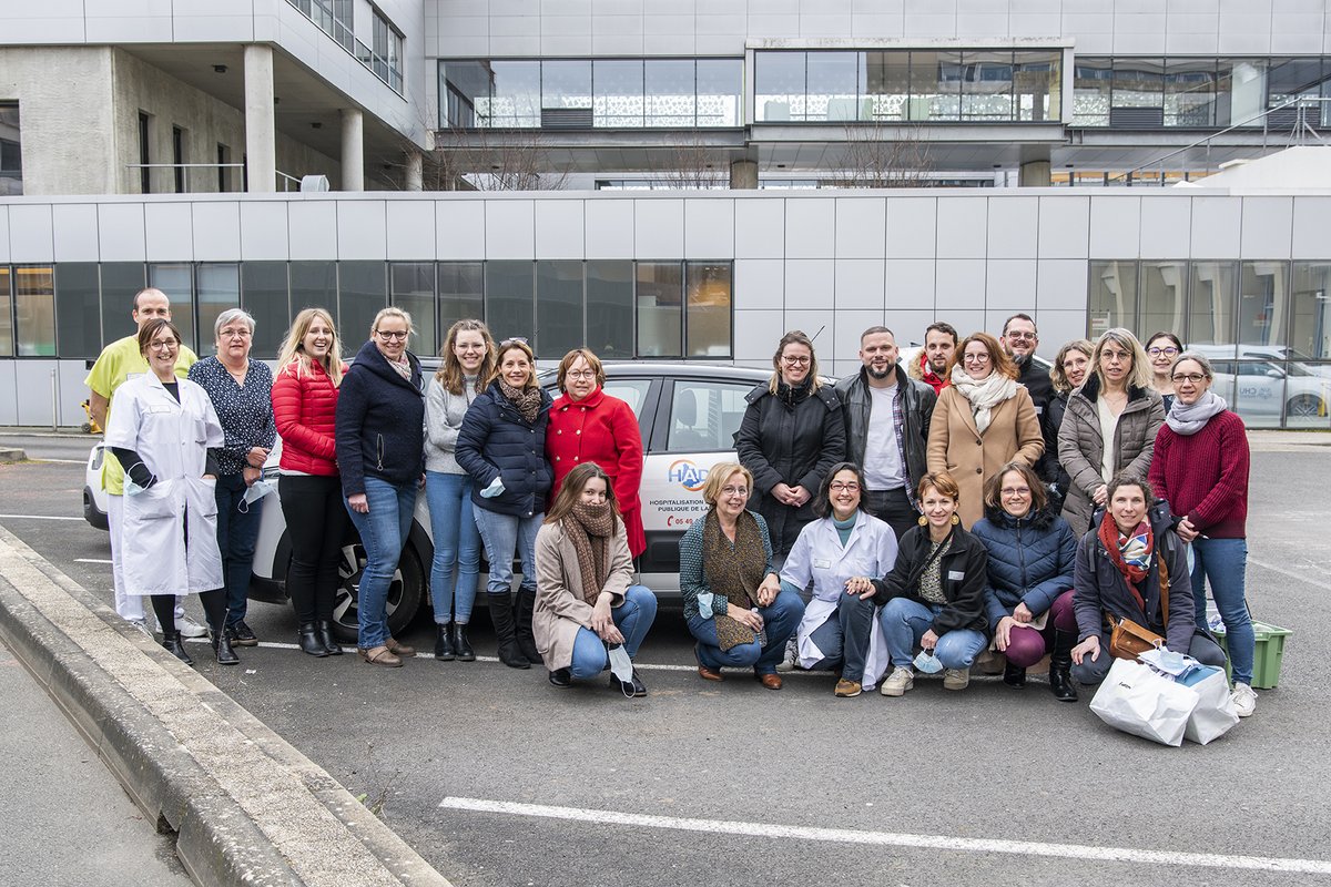 🩺 #OnPrendSoinDeVous |  Journée nationale de la #santé à domicile. Mettons à l'honneur notre service d'hospitalisation à #domicile, composé de 66 professionnels qui prennent en charge près de 80 #patients dans la Vienne.
➡️ En savoir plus : chu-poitiers.fr/dossier-du-moi…