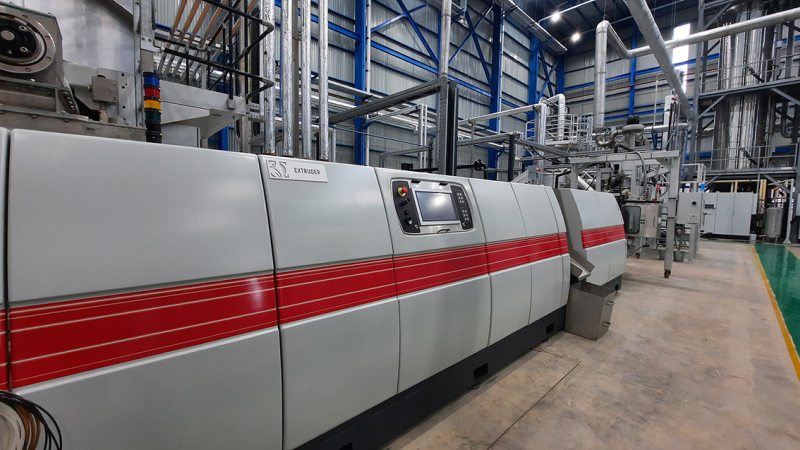 Amandina Bumi Nusantara betreibt ein Kunststoffrecyclingwerk mit zwei Bottle-to-Bottle-Recyclinganlagen von Starlinger Typ »recostar PET HC iV+«. @StarlingerCo #recostarPETHCiV+ #BottletoBottleRecyclinganlagen #Rezyklate #rPETFlaschen
lebensmittel.kuhn-fachmedien.de/rezyklat-fuer-…