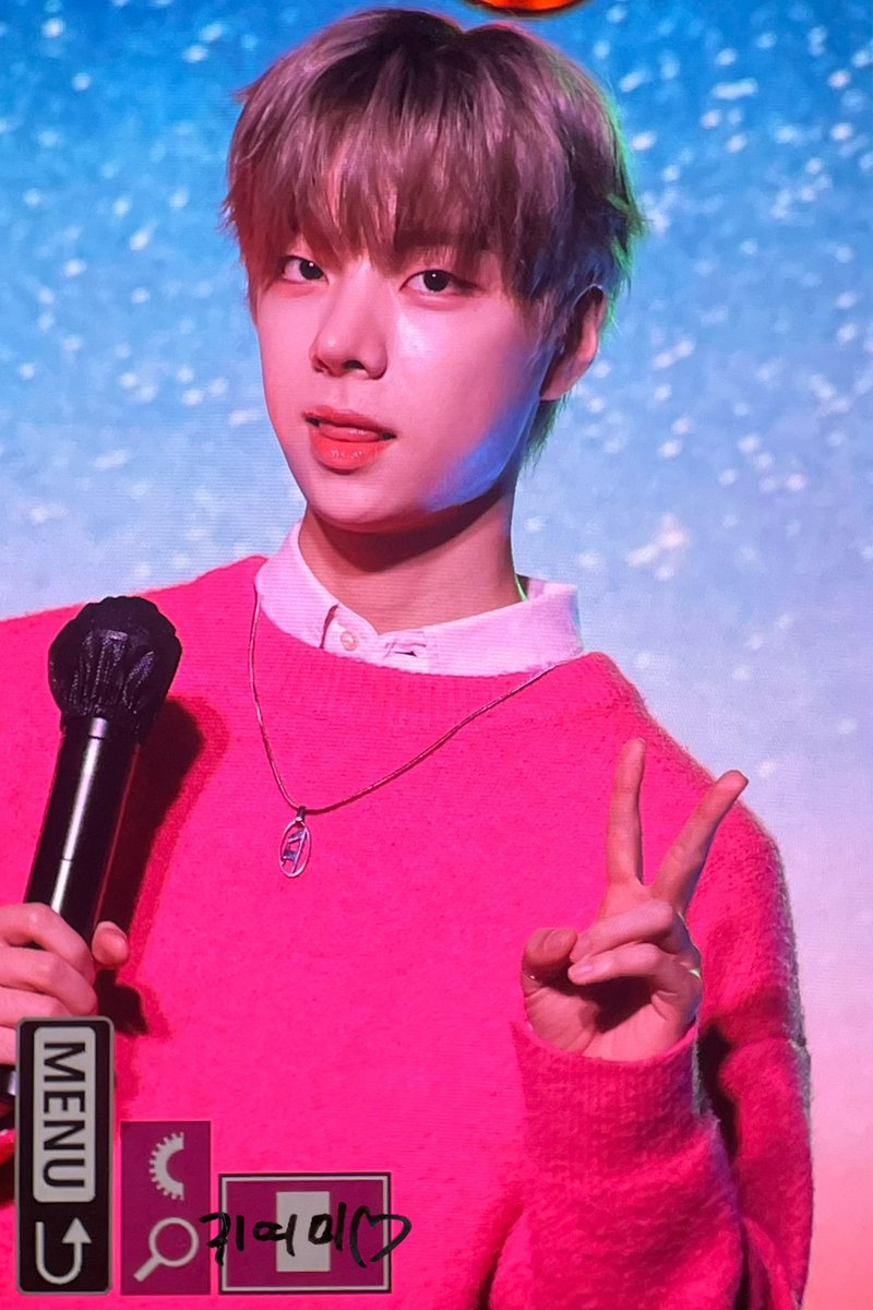 045692_0810's tweet photo. 241128 pre

브이하는 고양이🐱

#NINEi #나인아이
#JIHO #지호 #장지호 #ジホ https://t.co/ncj4agd3GE