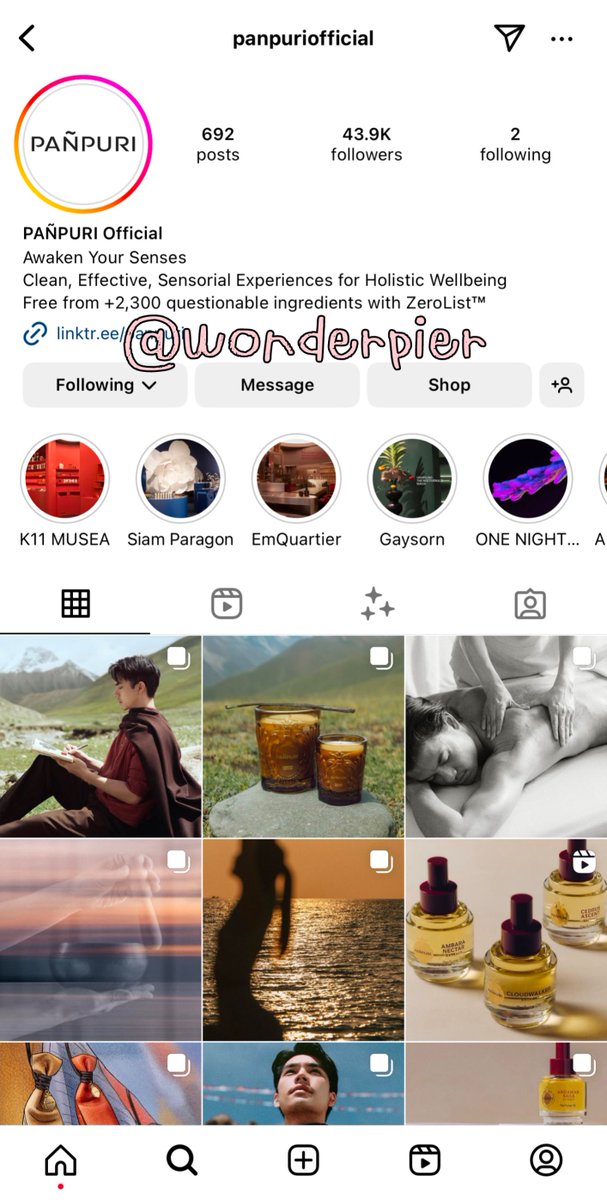 คิดว่าน้องบัสจะเลือกกลิ่นแนว citrus ที่มีความหอมสดชื่นและ unisex ใครๆก็ใช้ได้ หรือกลิ่นแนว woody มีความอบอุ่น เหมาะกับบรรยากาศปลายปีแถมยังเข้ากับคอนเสิร์ตครบรอบเดบิวต์ 1 ปีด้วย แต่ไม่ว่าจะกลิ่นไหนแค่น้องบัสตั้งใจเลือกให้บีอัสก็ชอบทั้งหมดเลยน้า⭐️🤍
#PANPURI #HappyBUSDAYxPANPURI