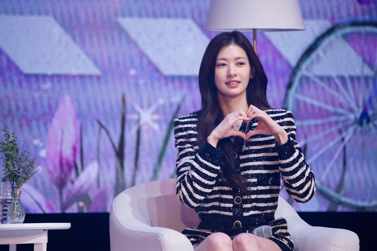 jungsominpics's tweet photo. my one and only💜🐰
#정소민 #JungSoMin https://t.co/I7OyKi5rZv