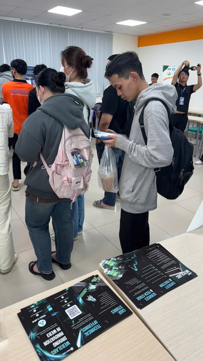Web3lab_DAO's tweet image. On November 28, Web3Labs had the honor of joining 9 other businesses in the "Exchange with Entrepreneurs" program at Hutech University, Ho Chi Minh City, VietNam. The event, organized by the #HCM City Student Association, focused on the topic "The Future of Digital Marketing with…
