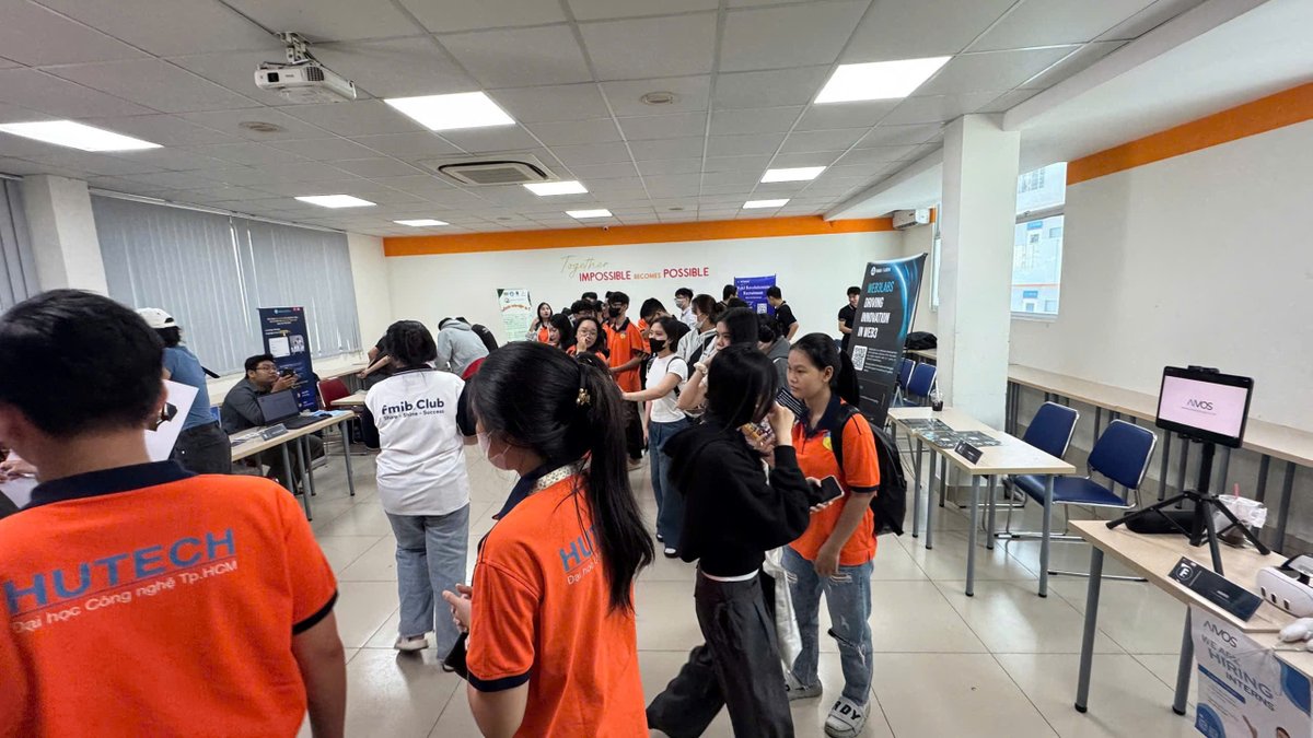 Web3lab_DAO's tweet image. On November 28, Web3Labs had the honor of joining 9 other businesses in the "Exchange with Entrepreneurs" program at Hutech University, Ho Chi Minh City, VietNam. The event, organized by the #HCM City Student Association, focused on the topic "The Future of Digital Marketing with…