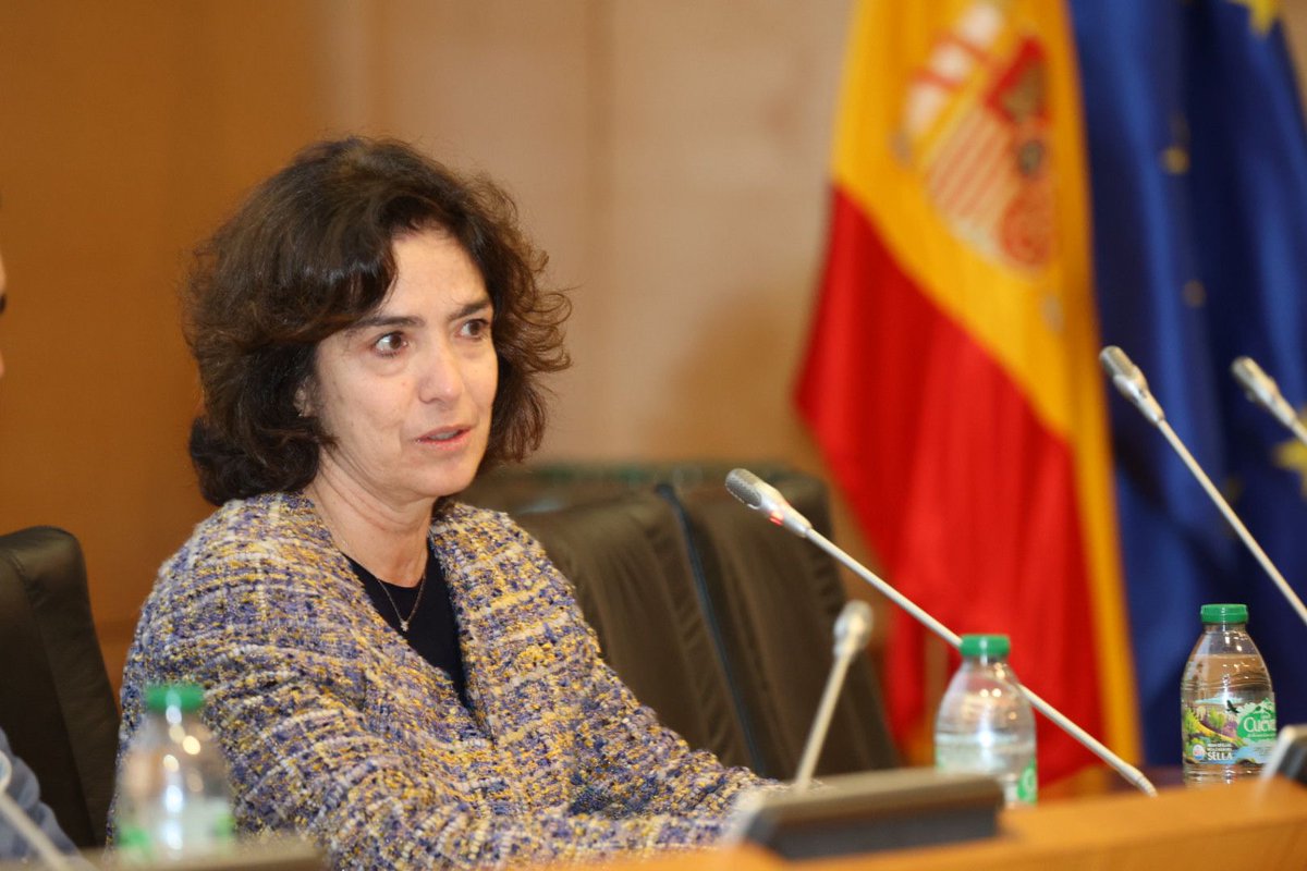 FENITEL_ES's tweet image. Elena Galindo, subdirectora general de Operadores de Telecomunicaciones e Infraestructuras Digitales de @SEtelecoGob abre esta jornada de #TELCOM2024 y nos habla de la Directiva (UE) de Eficiencia Energética de los Edificios
fenitelcom.online
#telcomfenitel #TELCOM2024