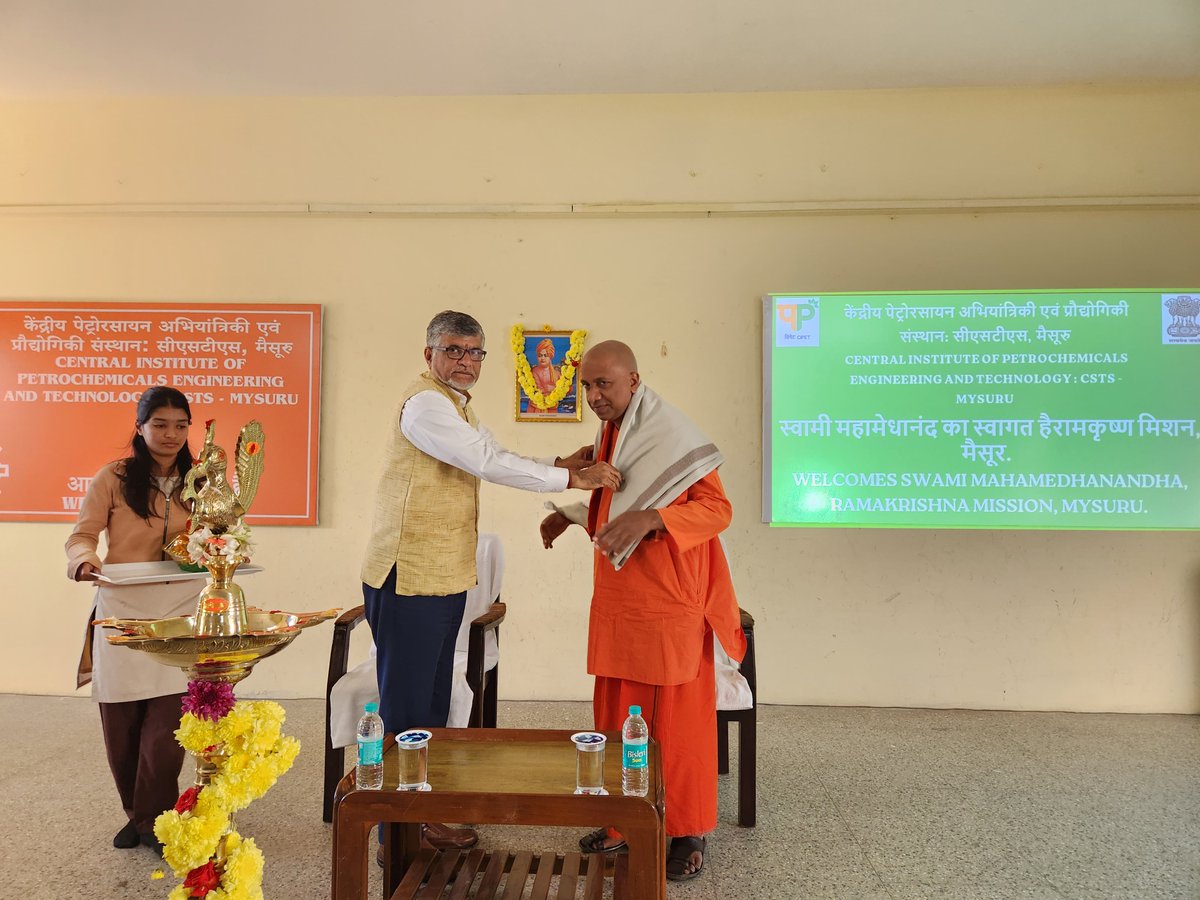 cipetmysuru's tweet image. A transformative wellness program was conducted on 28-11-2024 at CIPET: CSTS-Mysore by Swami Mahamedhanandha from Ramakrishna Mission, Mysore.
A session of inspiration, mindfulness, and holistic well-being for all! 🙏✨
#CIPET #WellnessProgram #Mindfulness #RamakrishnaMission