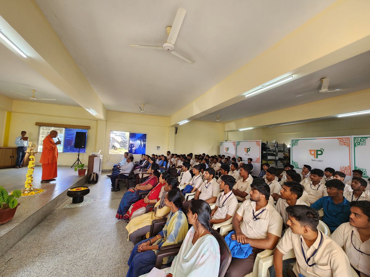 cipetmysuru's tweet image. A transformative wellness program was conducted on 28-11-2024 at CIPET: CSTS-Mysore by Swami Mahamedhanandha from Ramakrishna Mission, Mysore.
A session of inspiration, mindfulness, and holistic well-being for all! 🙏✨
#CIPET #WellnessProgram #Mindfulness #RamakrishnaMission