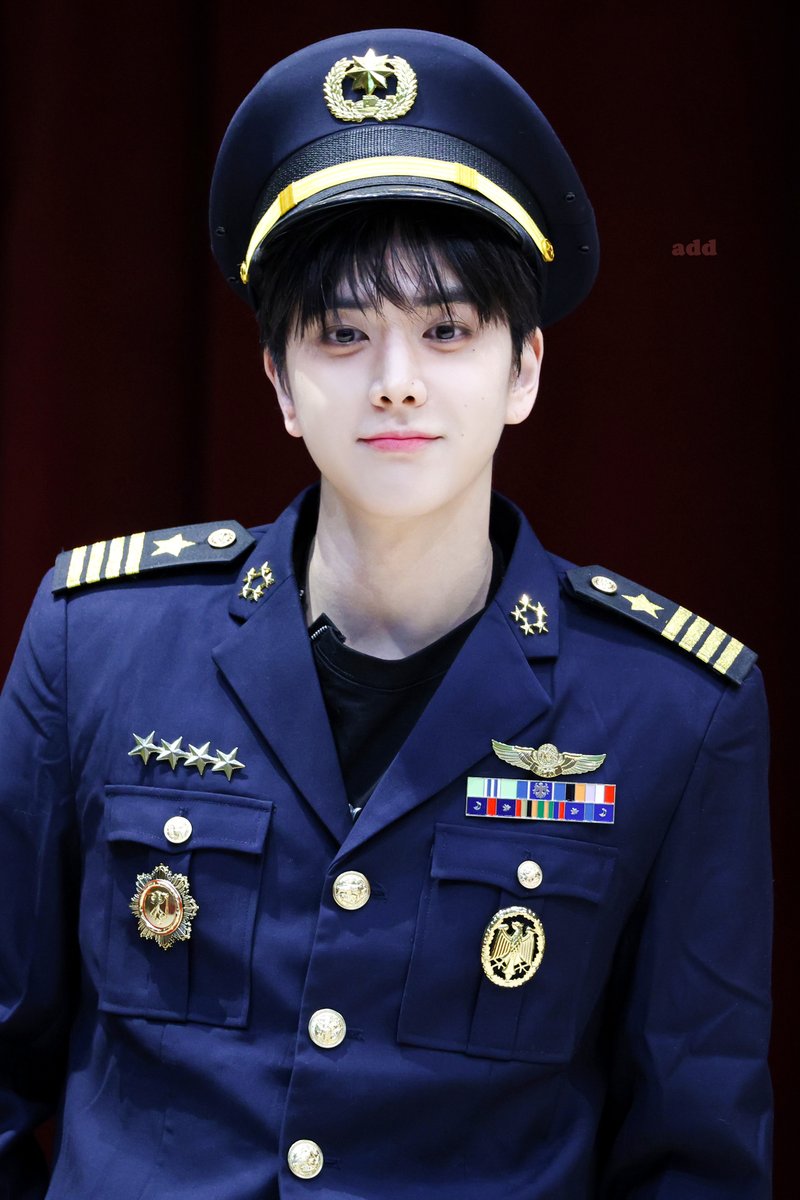 AddYH97's tweet photo. 241108
🫡🫡
#더보이즈 #THEBOYZ #영훈 #YOUNGHOON https://t.co/LdF1EL0Vck