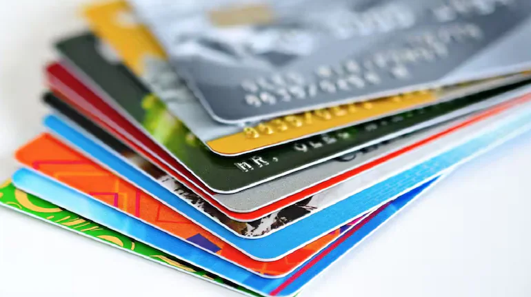 moneycontrolcom's tweet photo. #MCPersonalFinance | Top 10 forex cards to save you money while travelling abroad ✈️💳

@thanawala_hiral  shares more👇
https://t.co/7ma1yGvEI5

#ForexCards #Travel #Abroad https://t.co/lGsnpTpULp