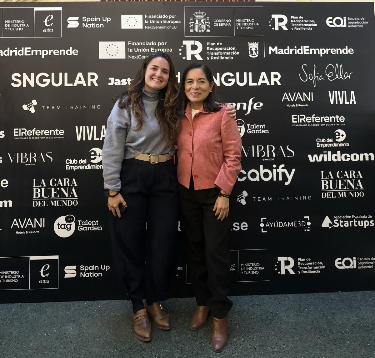 Startup_VLC's tweet photo. ⚡ Female #FoundersDayMadrid24 

El evento, organizado por @FemalestartupsL, ha reunido a referentes femeninos en tecnología, innovación y emprendimiento, ¡enhorabuena por esta increíble 4ª edición! 🫶

📸 @angelacastellor y @kvirrueta, CRO y Head of Innovation Ecosystem en Startup Valencia