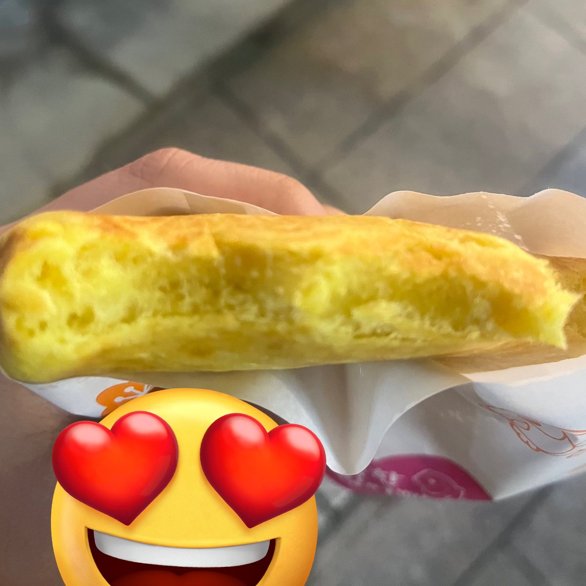 다이어트중인데 호떡 먹을까말까 깊생하다 그냥 먹엇는데 사장님이 꿀 넣는거 깜박함 진짜 세상이 나를 억까함