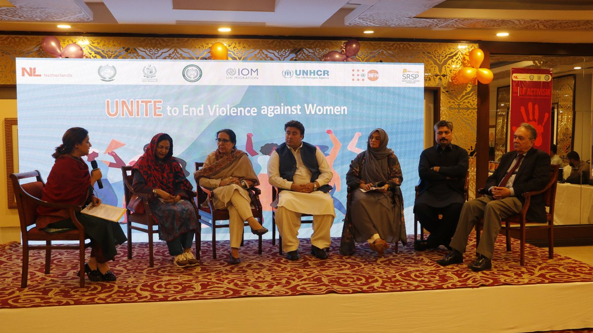IOM_Pakistan's tweet photo. IOM Pakistan, @UNFPAPakistan, @UNHCRPakistan, and @SRSP_official hosted an event in Peshawar for #16Days of Activism. Over 100 participants, including government, NGOs, and Afghan and host communities, united to support GBV survivors and end violence.
#noexcuse #16daysofacivism https://t.co/rklxB8zWIS