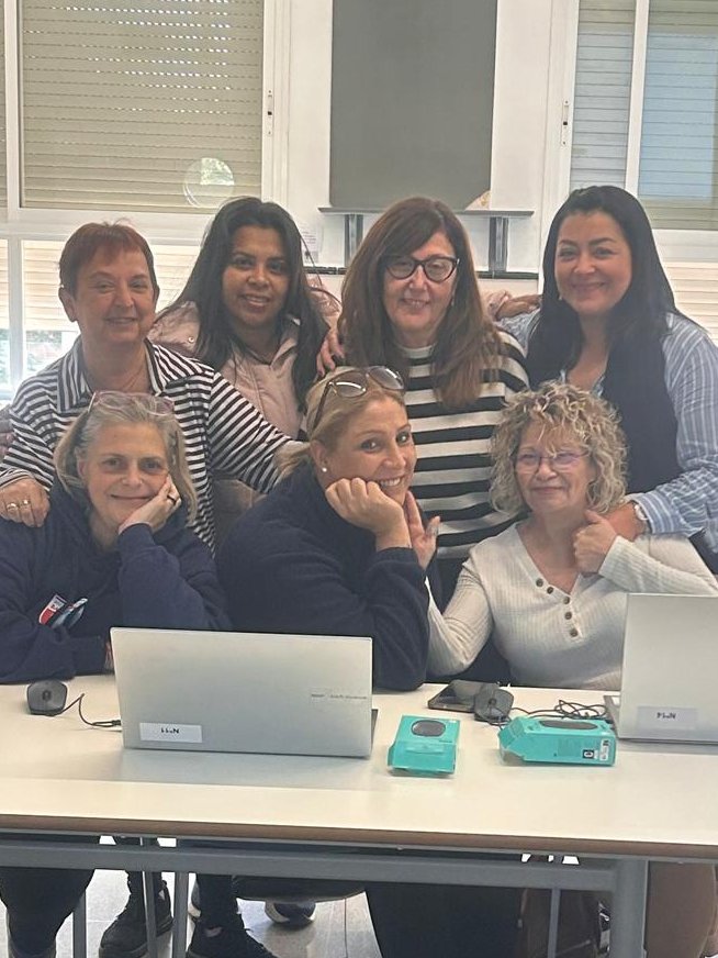 GazquezGazquezm's tweet photo. Empezamos el día con una píldora de cafeína con un curso de #emprenedoriadigital organizado por @Cambradetarragona y @ajuntamentpobla Impartido por #CarlesMera y
@Pepferrando
#lapoblademafumet #tarragona #formacion #marketingdigital #redessociales #NuncaEsTardeParaAprender https://t.co/vH04wupqAD