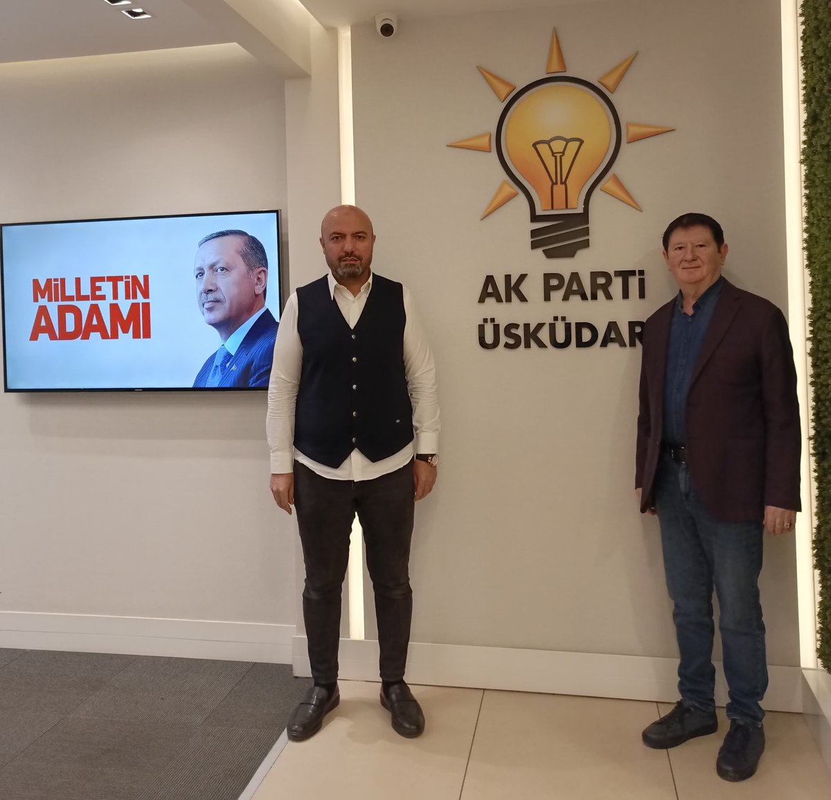 Üsküdar için her zaman nöbetteyiz. 

Nöbetçilerimiz 👇

Yönetim Kurulu Üyemiz <a href="/Abdullah_Syhn/">Abdullah Seyhan🇹🇷</a> 
Meclis Üyemiz Muammer Çolak   

Kendilerini ziyaret edebilir veya ☎️0216 495 94 00 numaradan ulaşabilirsiniz.

Nöbet Saatimiz ⏰ 10:00-17:00