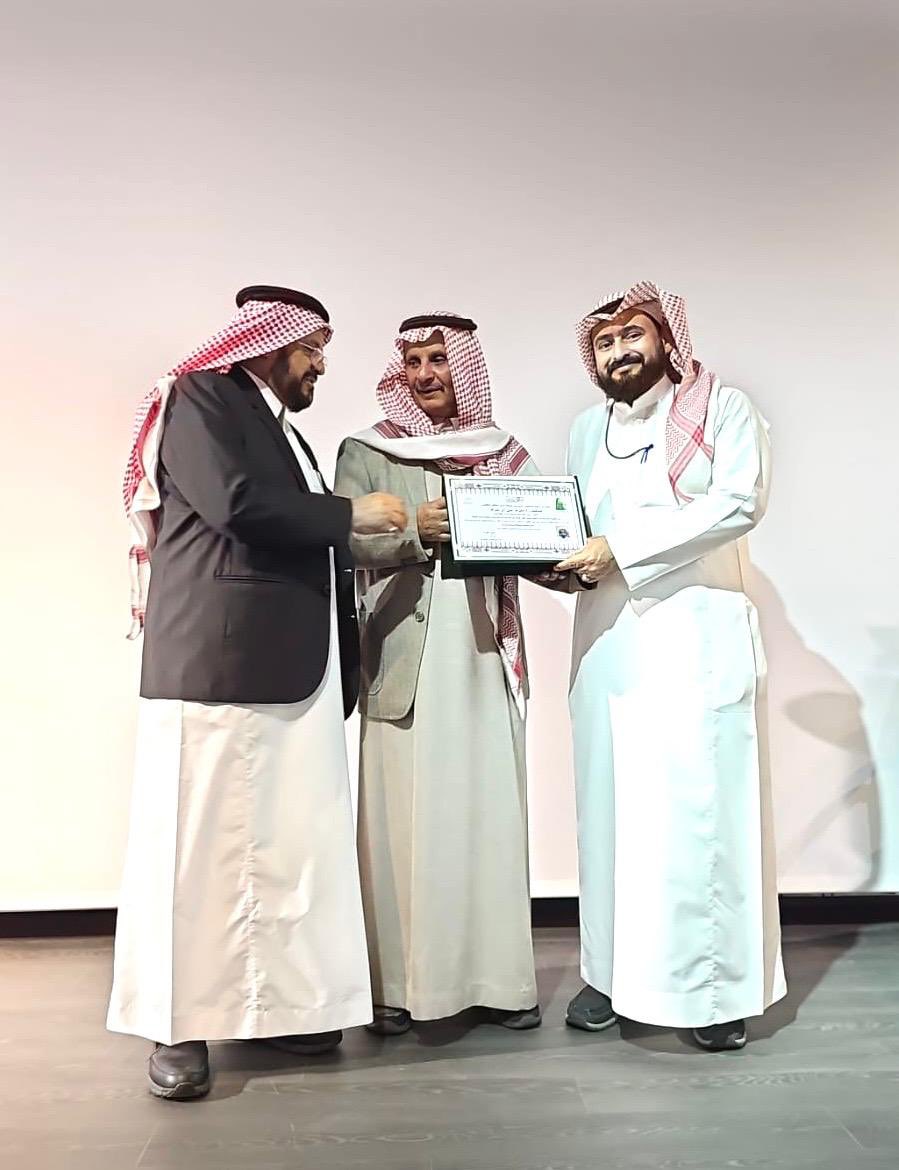 📍قدم فرع هيئة الصحفيين السعوديين بمنطقة عسير، بالتعاون مع فرع جمعية الثقافة والفنون بأبها، ورشة عمل بعنوان: “دور الإعلام في التعريف ببرنامج المدن الصحية وجودة الحياة”، وذلك على مسرح الجمعية.

🎙️ ألقى الورشة الدكتور مترك بن علي آل مترك، رئيس مكتب برنامج المدن الصحية وجودة الحياة