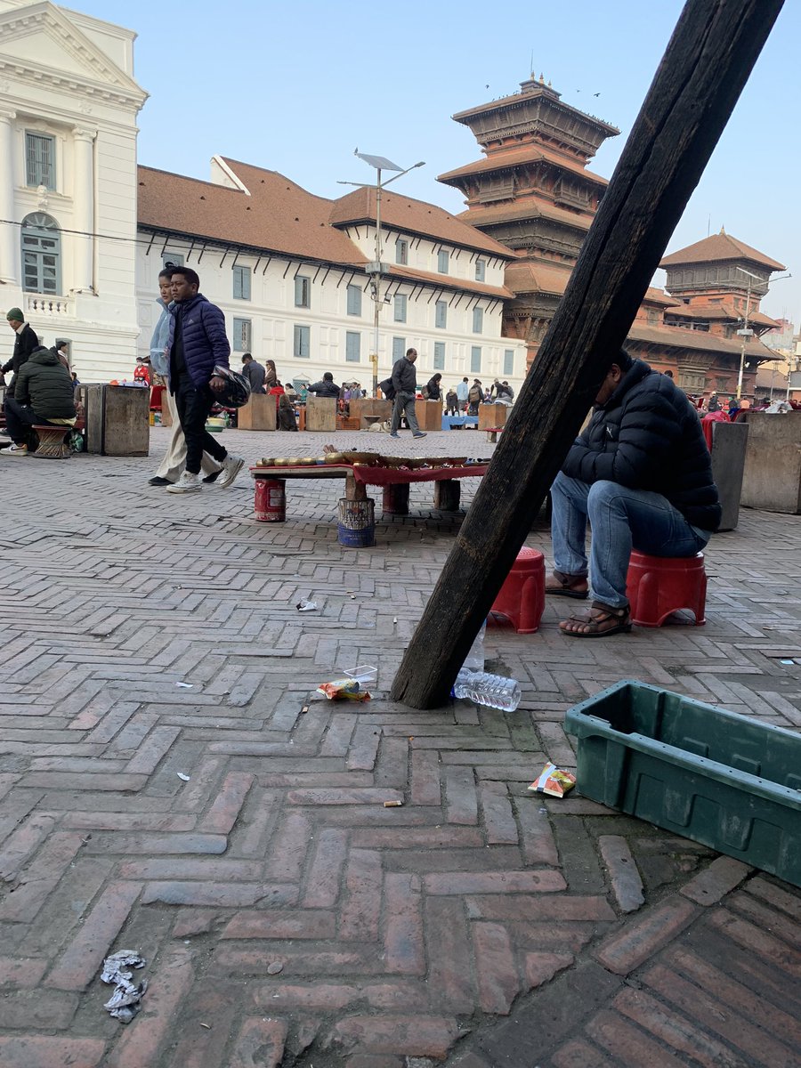 गफगाफ गर्न आउनुस फुर्सद मिले