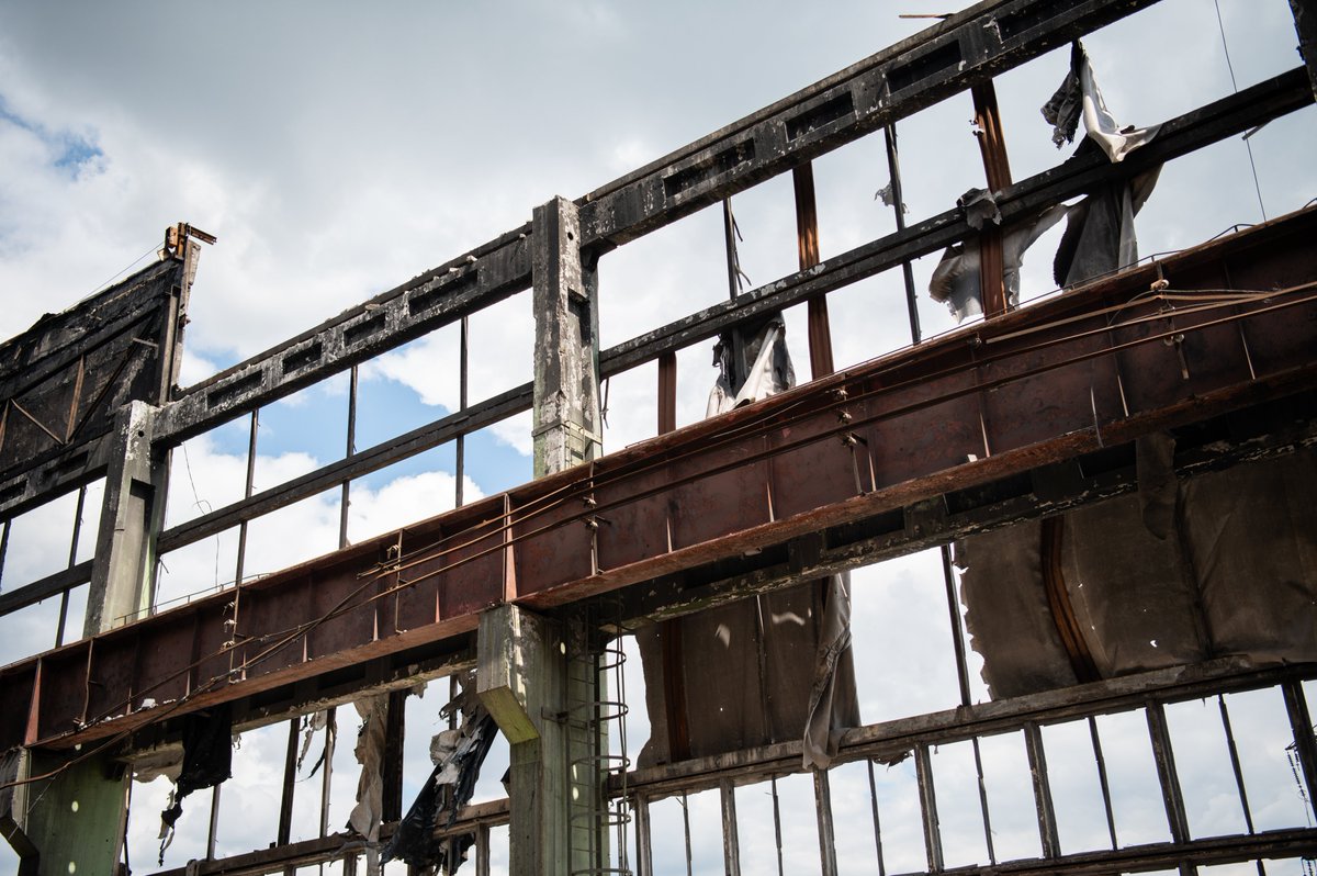 Russian armed forces conducted another large-scale attack on energy infrastructure in #Ukraine this morning as temperatures are dropping.

As we described in a report earlier this year, such attacks cause serious and reverberating harm to civilians: storymaps.arcgis.com/stories/2a2d87…

📷 A