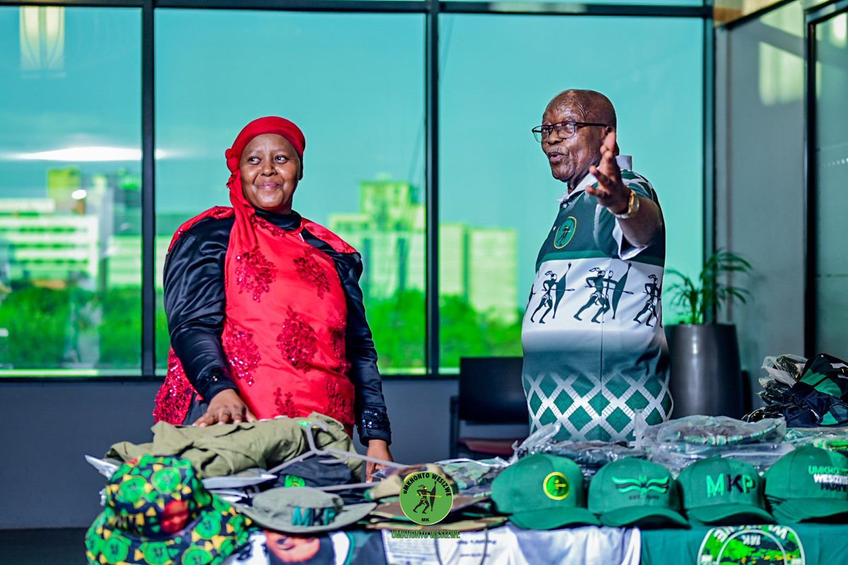 FloydShivambu's tweet photo. Commanders Morning: we know that towards December 15th, we have a lot of inquiries about merchandise and regalia. We will give T-shirts to everyone attending the rally, but those who want to buy must contact Mancwane on +27 (71) 005-3198 in KZN and for Joburg you can contact UVukoClothing on +27 671402352. #GwazaMkhontoGwaza!!